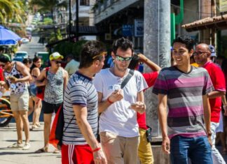 SETAC involucra a los juerguistas de Semana Santa en la prevención del VIH