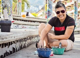 Un mosaico a la vez, un proyecto de arte fortalece la comunidad