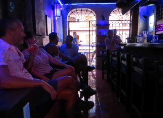 Los nuevos propietarios cumplen la promesa de la expansión de varios pisos en Anonimo