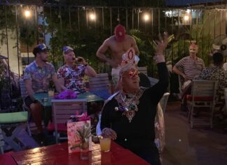 Anonimo Bar anuncia el Fondo de Becas en el Baile de Máscaras de anoche