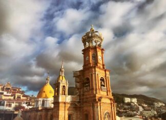 Próximos eventos en Puerto Vallarta Parroquia de nuestra Sra. de Guadalupe, elemento representativo de la ciudad.