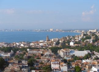 Viviendo fuera de la burbuja de la Zona Romántica: Perú y San Salvador