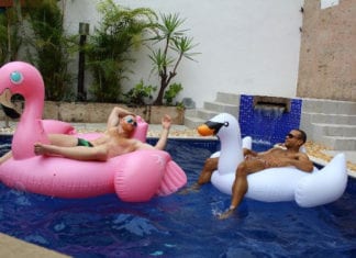 Una encuesta de Casa Cupula dice que los turistas siguen viniendo… más tarde Piscina de Casa Cupula
