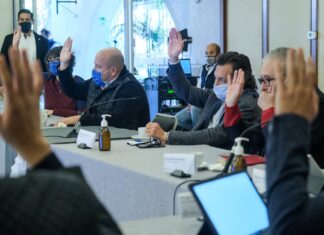 Nuevo cierre: Puerto Vallarta abierto, pero con restricciones Gobierno del Estado de Jalisco Gobernador Enrique Alfaro mesa de salud