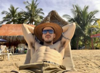 Las playas de Puerto Vallarta dan la bienvenida a todos con sol y diversión Alejandro en la playa