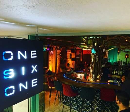 One Six One combina el estilo de la gran ciudad con la hospitalidad de Puerto Vallarta 161 barra de letreros