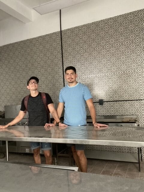 La Tienda Grande fue inaugurada por el Chef Salvador Carrillo y su pareja, Gabriel Arvelo, en 2020. Arvelo dirige el restaurante.