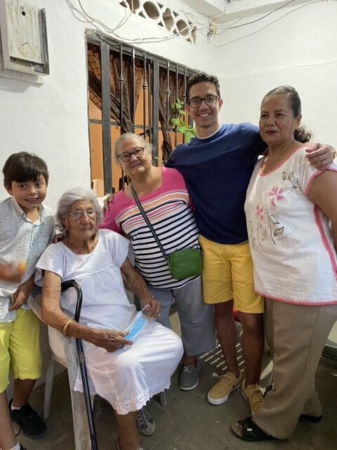 El Chef Salvador Carrillo con su familia