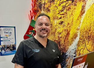 ThrIVe celebra un año con 50 USD de descuento en servicios hasta el 31 de diciembre de 2022 Mikel Alvarez, director ejecutivo, abrió ThrIVe MedSpa el 31 de diciembre de 2022 y ha quedado sorprendido por lo acogedora que ha sido Puerto Vallarta con su nuevo negocio. Álvarez poseía anteriormente una clínica de terapia intravenosa con ketamina en Las Vegas, NV, pero vendió ese local para trasladarse a Puerto Vallarta a tiempo completo, ya que éste es ahora su hogar.