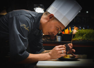 Marlow’s ofrece una nueva y elegante experiencia culinaria Este restaurante de 24 plazas está dirigido por el chef Jonathan Rico. Originario de Ciudad de México, Puerto Vallarta ha sido el hogar del chef Rico durante los últimos 12 años.