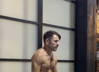 Collin Wynter impartirá clases de yoga desnudo y no tan desnudo para hombres Yoga con Collin Wynter