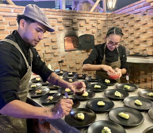 Las mesas del chef crean noches mágicas en Casita & Garden roman ventura chefs table at casita and garden