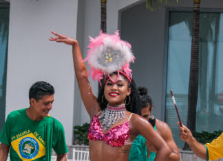 Las lesbianas salen durante el Vallarta Pride, del 22 al 29 de mayo de 2023