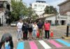 Los colores trans destacan en los pasos de peatones con motivo del Día Mundial del Orgullo Crosswalks at Lazaro Cardenas and Ignacio L. Vallarta were painted with the Trans flag colors. Photo by Oscar Almeida.