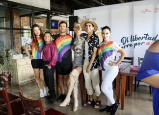 La Carrera Arco Iris presenta la mascota unicornio, 300 corredores inscritos rainbow race group photo