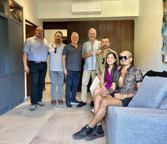 Más de 1,3 millones de pesos recaudados para el nuevo Centro Comunitario Gay+ de Vallarta en la primera campaña de recogida de fondos The new board for the Vallarta Gay+ Community Center includes (left to rigth) Mikel Alvarez, treasurer, owner of ThrIVe IV and MedSpa; Javier Jimenez, board member, president of Vallarta Pride; Don Pickens, president, owner of Casa Cupula;
Mike Owens, secretary, owner of Studs Bear Bar;
Fer Bolaños Cruz, operations manager; Dr. Ashley Corina Hernández Castellón, medical director, and Jet De La Isla, communications, owner of Jet’s Adventures. Photo by Oscar Almeida.