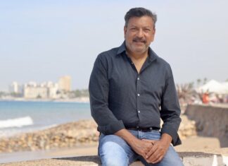 Finding Danyaal ofrece una cautivadora historia de amor; el viaje de la autora inspira admiración Zia Ahmad, an author whose life story transcends the pages of his novels, lives full time in Puerto Vallarta, Mexico. Photo by Oscar Almeida.