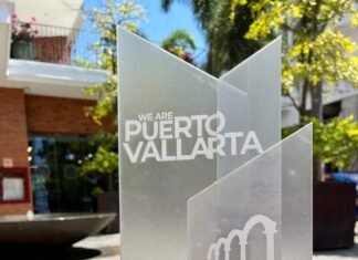 La primera edición de los premios We Are Puerto Vallarta anuncia sus finalistas Winners will receive a beautiful trophy (sponsored by Hernan Bonilla at PrintPV) along with the title as one of Puerto Vallarta’s Favorites.