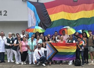 Puerto Vallarta celebra el Día Internacional del Orgullo LGBTQ+ con izada de bandera y coloridas celebraciones In an emotional event held on the morning of Friday, June 28, 2024, at the General Hospital of Zone 42 of the IMSS, the placement of the LGBTQ+ flag was carried out in commemoration of International LGBTQ+ Pride Day. This event marks a significant step towards inclusion and respect for the rights of the LGBTQ+ community in health services. Photo provided.