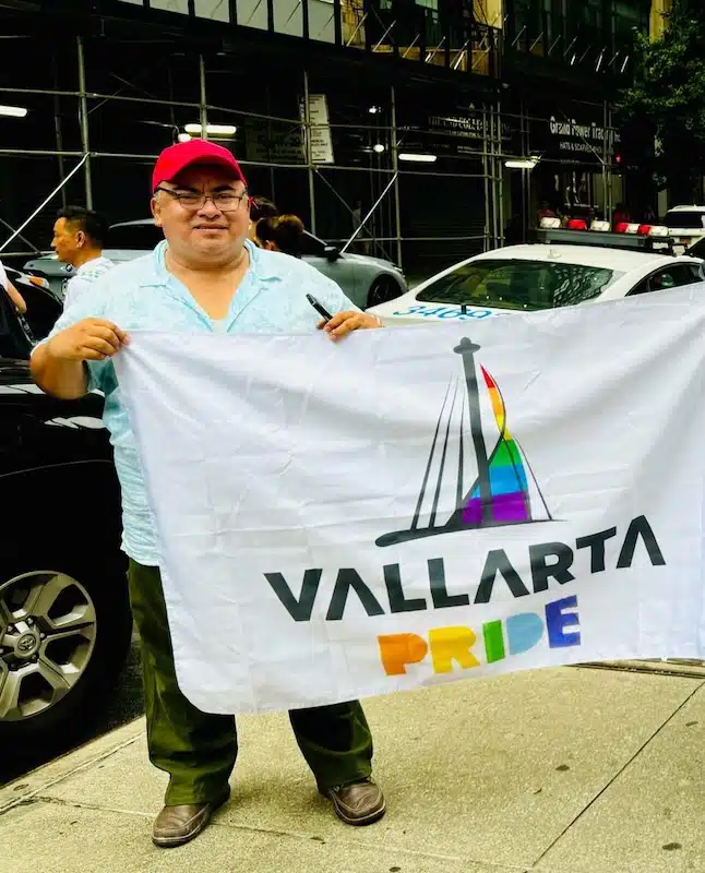 Red Diversidad Vallarta pide transparencia sobre viaje de concejal Gómez a Pride de Nueva York El concejal Pablo Ruperto Gómez, quien anteriormente se opuso públicamente al izamiento de la bandera LGBTIQ+ en Puerto Vallarta (más recientemente en Ixtapa el 17 de mayo), y ahora apoya la visibilización de la diversidad participando en el Orgullo de Nueva York.