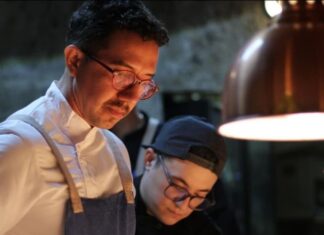 La magia de Michelin se une a las delicias mexicanas: VNG 2024 transforma Puerto Vallarta en un paraíso gastronómico Chef Salvador's culinary talents were on display at Casa MaRo restaurant in Guadalajara on July 9th and Casa Biznaga in León on July 10th. Diners were treated to a selection of dishes from his menus, showcasing the unique and delightful cuisine of Puerto Vallarta.