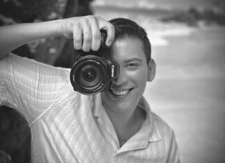 A través de la lente del Orgullo: Oscar Almeida gana el Premio al Mejor Fotógrafo Gay Oscar Almeida
