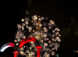Celebración de la Independencia Atrae Aproximadamente 30,000 en el Malecón Approximately 30,000 people enjoyed entertainment and fireworks on the Malecon as Puerto Vallarta celebrated its 214th Independence Day on Sept. 15, 2024. on Sept. 15, 2024.