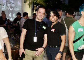 El Gay Mixer en Cuale Condo Hotel reúne a la comunidad The hosts of the Gay Mixer at the Cuale Condo Hotel were Jacob (left) and Alberto. Photo by Oscar Almeida
