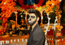El Festival Recuérdame celebra el Día de los Muertos Benjamin Leonardo, with makeup by Debora Chacales, prepares for the Day of the Dead celebration. Photo by Oscar Almeida.