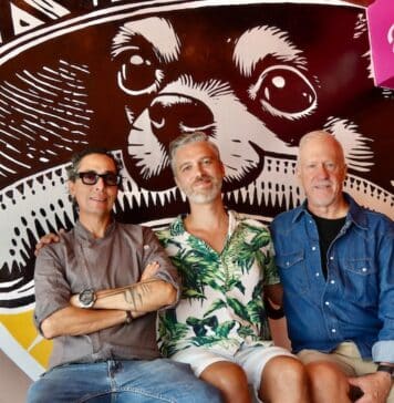 Salchidogo Ofrece Sabores Únicos en el Nuevo Lugar de Hotdogs de Puerto Vallarta (left to right) Juan Sebastian Palafox, Brian Scott Carey, and Philip Wier, owners of the new restaurant Salchidog. Photo by Oscar Almeida.