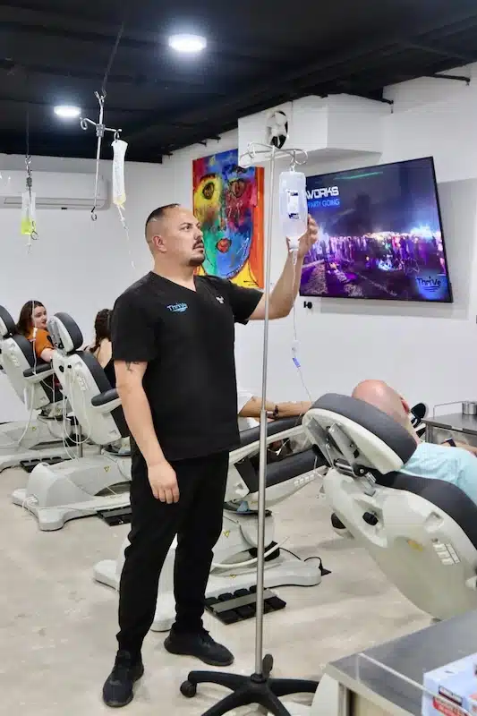 El ThrIVe MedSpa de Mikel Alvarez es un Oasis de Bienestar Mikel Alvarez is the owner and founder of ThrIVe Medspa. Photo by Oscar Almeida.