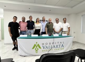 El Centro Comunitario Gay+ se Asocia con el Centro Médico Vallarta (left to right) Poncho Davalos, Vallarta Gay+ Community Center (VG+CC); Dr. XXXX, Vallarta Medical Center (VMC); Lic. Israel Valadez Cruz, VMC; Dra. Daniela Sahigun Flores, VMC; Dr. Alberto Marron McNaught, VMC; Don Pickens, VG+CC; Pedro Lopez, VC+CC; and Matt Karimi, VG+CC. Photo by Oscar Almeida.