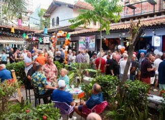 El bar Chachalaca cumple siete años de crecimiento, creatividad y comunidad reunión social en chachalaca bar