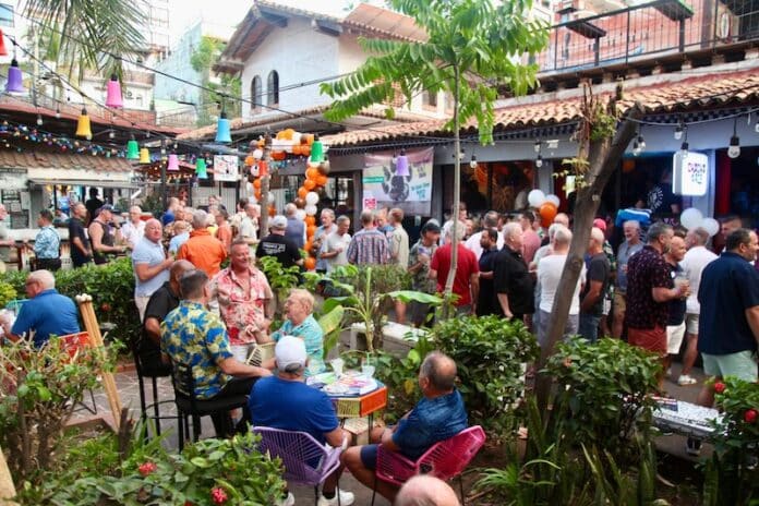 reunión social en chachalaca bar