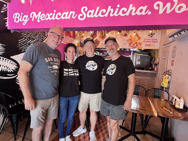 Los fundadores de Jean's, Hal y Eneida Hilton, y los propietarios de Salchidogo, Philip Wier y Brian Scott Carey. Foto de Jerry Jones