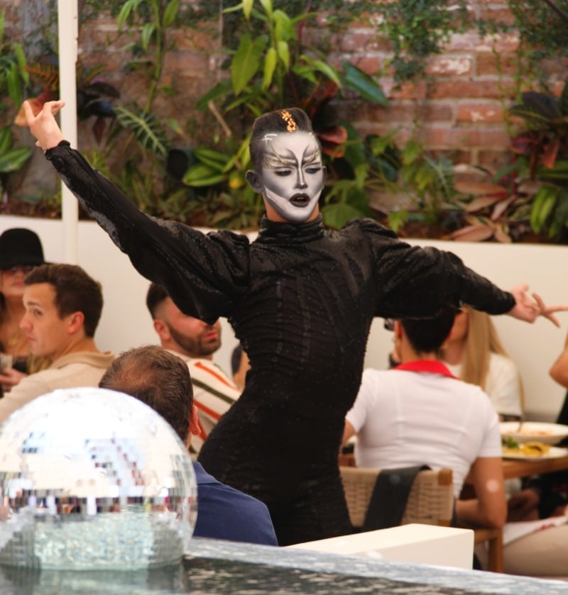 Queerboy en el Drag Brunch de Tryst. Fotografía de Michael Fluck