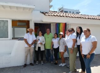 La secretaria Michelle Fridman destaca la Oficina de Diversidad Sexual Jalisco's Secretary of Tourism, Michelle Fridman (let) and Héctor Ramírez Betancourt, head of the Office of Sexual Diversity. Photo provided.