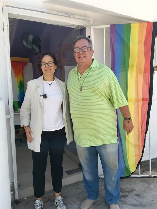 La secretaria de Turismo de Jalisco, Michelle Fridman (izquierda) y Héctor Ramírez Betancourt, titular de la Oficina de Diversidad Sexual. Foto facilitada.