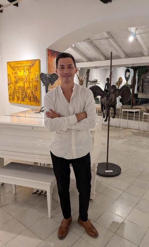 Abraham Valle, Director de corsica galeria