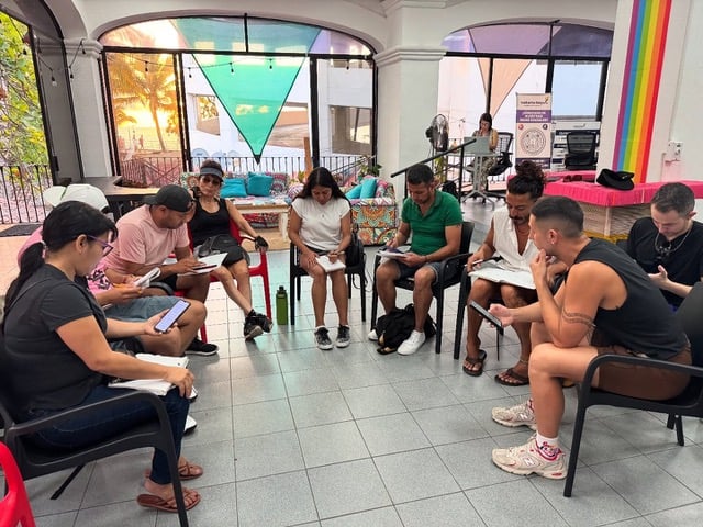 Clases de inglés del Centro Comunitario Gay+ de Vallarta