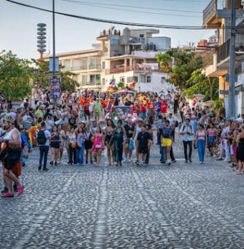 El desfile del Orgullo de Vallarta alcanza nueva marca de asistencia stimates indicated more than 30,000 spectators lined the streets Thursday to observe the procession, which has grown to become a significant attraction for LGBTQ+ tourism in Latin America.