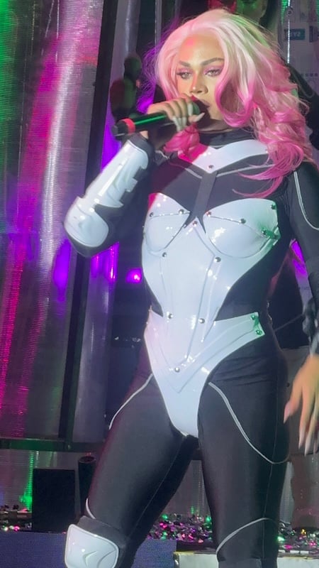 fotos de las actuaciones del concierto de la fiesta de cuadra del orgullo de vallarta