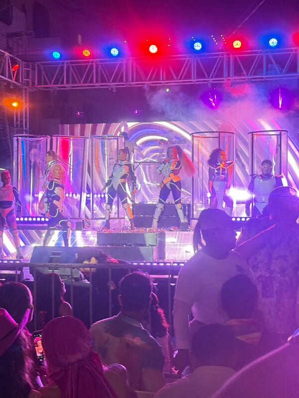 fotos de las actuaciones del concierto de la fiesta de cuadra del orgullo de vallarta