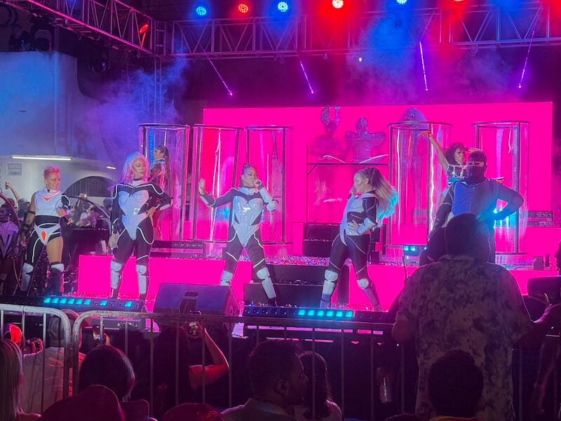 fotos de las actuaciones del concierto de la fiesta de cuadra del orgullo de vallarta