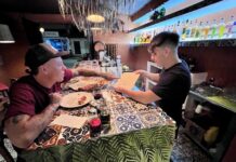 «The Brick Oven» revoluciona la gastronomía informal en Puerto Vallarta El horno de ladrillo, Diego