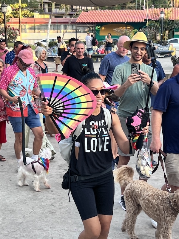 Jerry desfile del orgullo de mascotas