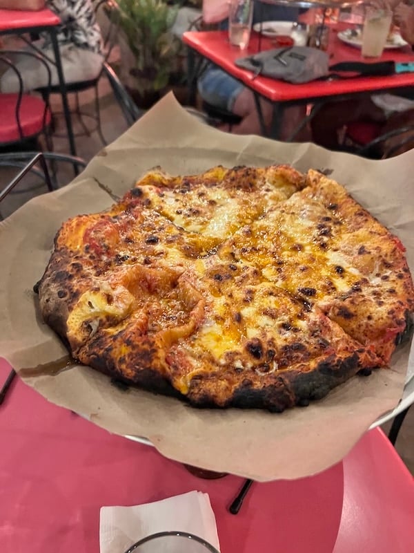 La pizza de cuatro quesos en el Brick oven.