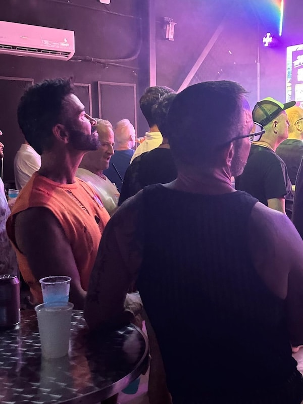reunión social gay coco cabaret