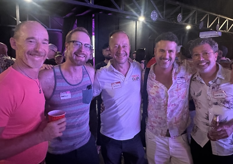 reunión social gay coco cabaret