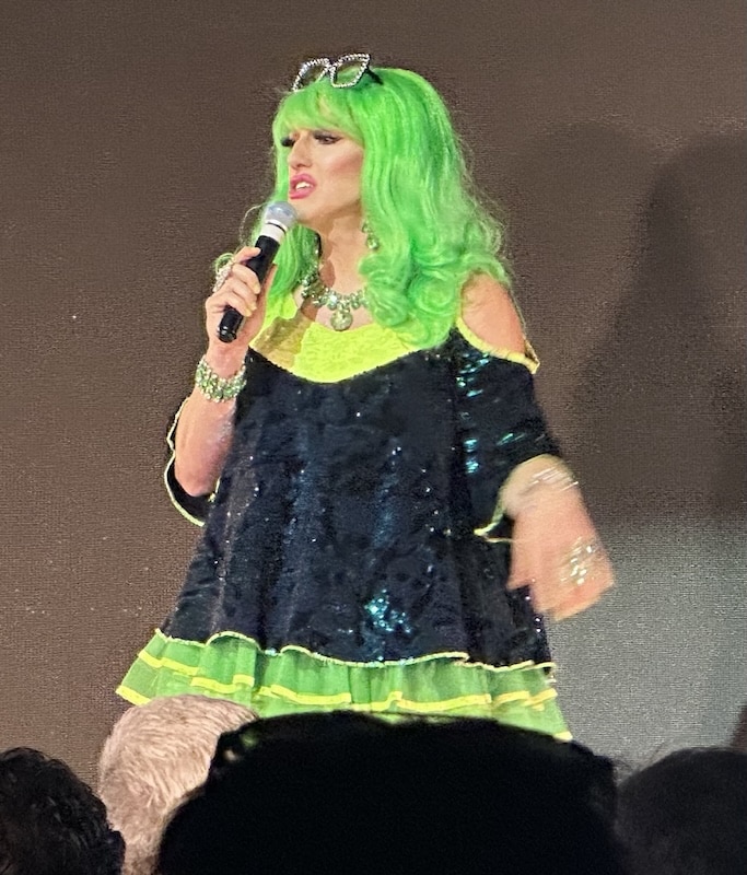 reunión social gay coco cabaret